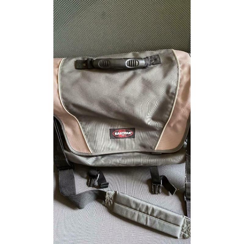 Laptop tas Eastpak