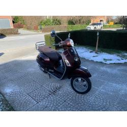 Vespa 125, 10000km, en bon état, 1ier propriétaire.