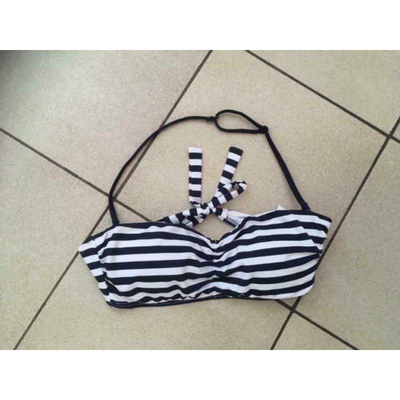 Nieuwe donkerblauw met wit gestreepte bikini top - Maat M