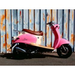 Nouveau scooter Zoë rose / crème classe A ou B.