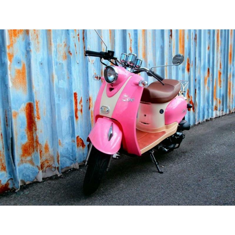 Nouveau scooter Zoë rose / crème classe A ou B.